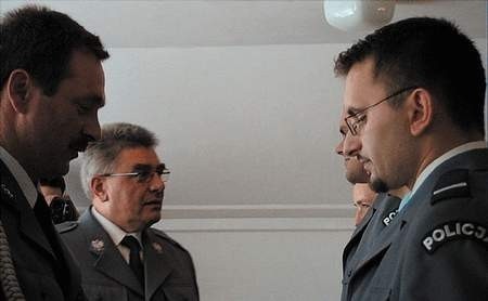 Malborscy policjanci uczestniczyli w uroczystym spotkaniu. Od lewej: Paweł Stefaniak, Lesław Wroński oraz Leszek Guzow.
Fot. Henryk Jankowski