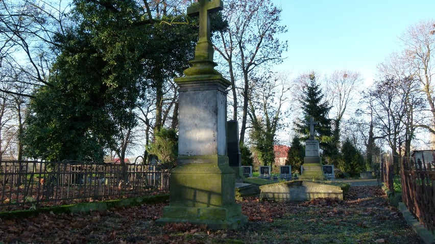 Cmentarz dla ewangelików i cmentarz żydowski w Łęczycy [ZDJĘCIA]