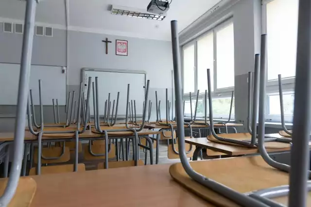 Polska szkoła po raz kolejny boryka się z brakami kadrowymi. Czy we wrześniu znów nie będzie komu uczyć?