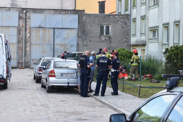 Mężczyzna skoczył z hotelu w Krośnie Odrzańskim. Ratownicy reanimowali go przez prawie godzinę.