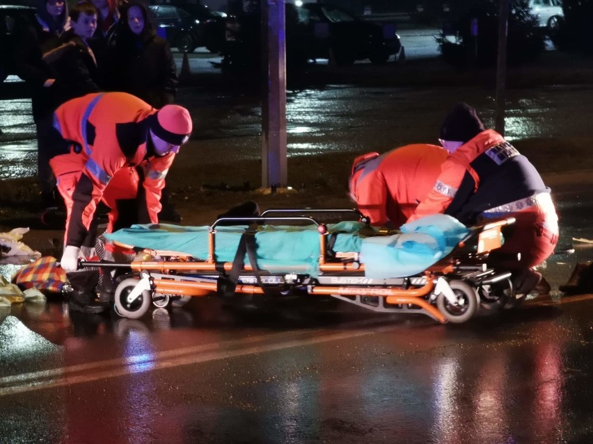Potrącenie 71-latki i 72-latka na przejściu dla pieszych przy ul. Polnej we Włocławku [nowe informacje, zdjęcia, wideo]