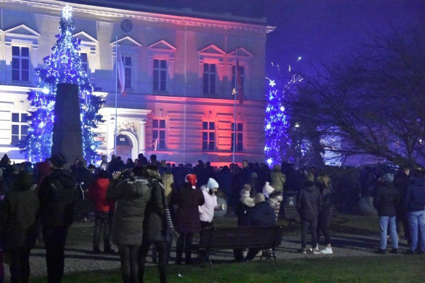 Nowy Tomyśl. Wspólnie witaliśmy Nowy Rok na Placu Niepodległości