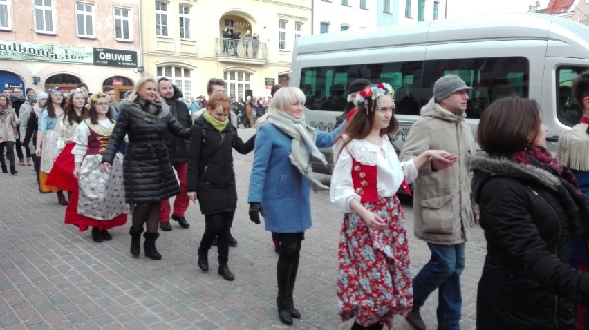 Polonez na rynku w Lublińcu. To piękna tradycja! [ZDJĘCIA]