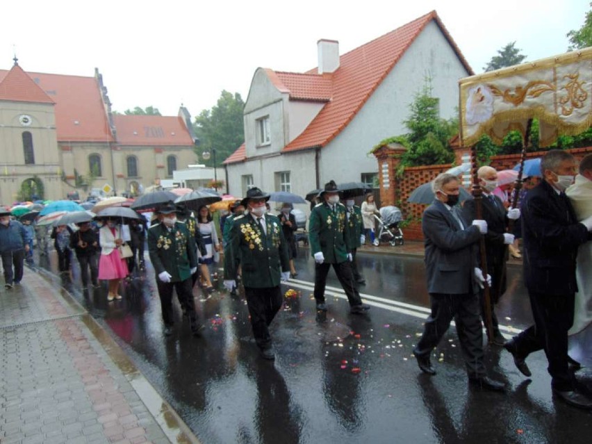 Boże Ciało w Margoninie w 2020 r. Procesja ulicami miasta