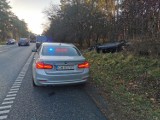 Kierowca BMW, który dachował we Włocławku był w szoku. Dlatego uciekł [zdjęcia, nowe informacje]