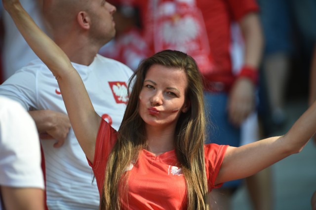 Piękne kibicki i kibice na Euro 2016 Polska - Irlandia. Nasi dopingują rodaków we Francji[ZDJĘCIA]