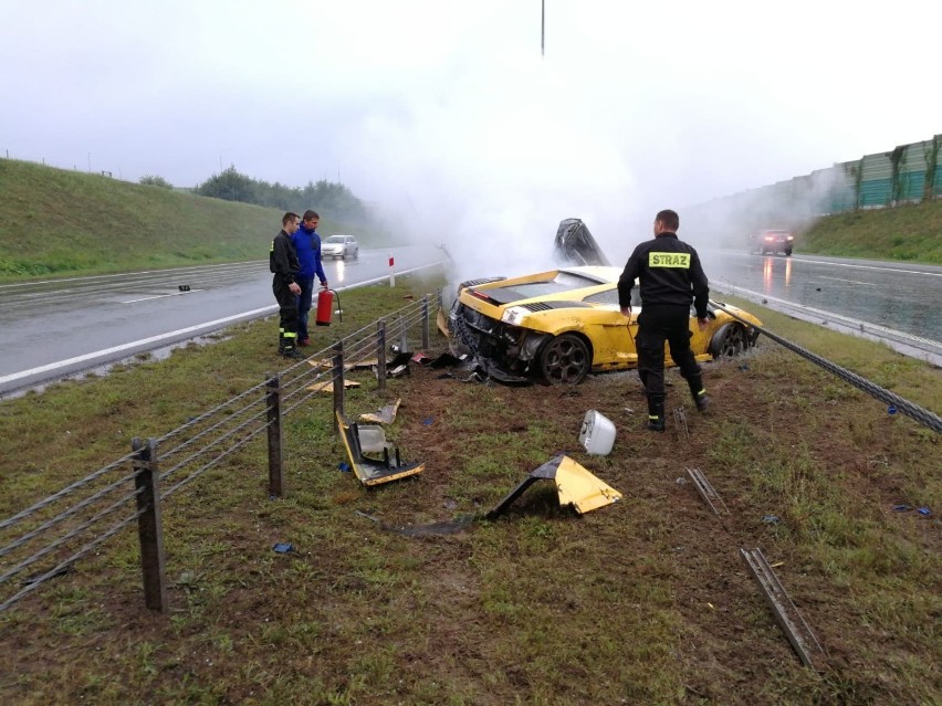 Puccy strażacy uratowali kierowcę płonącego Lamborghini!