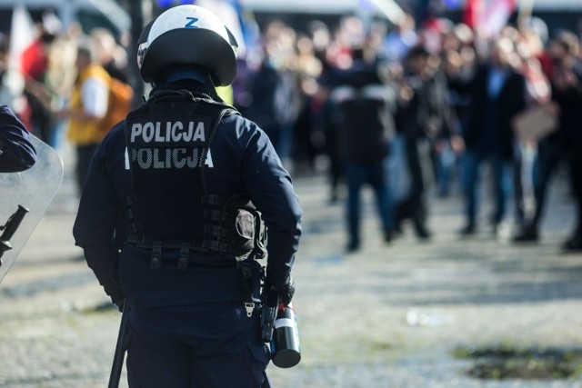 Z danych GUS dotyczących powiatów i miast w województwie lubuskim wynika, że na przestrzeni ostatnich lat przestępczość w niektórych rejonach naszego regionu nieznacznie zmalała. Niestety są też miejsca, gdzie wskaźnik ten wzrósł. Jak wypada Zielona Góra i Gorzów? W tych miejscach odnotowano najwięcej przestępstw. Publikujemy szczegółowe dane. Przejdź do galerii >>>

Zobacz również: Chciała zabić 10-letnią córkę, by ją uchronić przed "wywiezieniem do burdelu":


Przestępstwo stwierdzone to zdarzenie, co do którego w zakończonym postępowaniu przygotowawczym potwierdzono, że jest przestępstwem. 

Przestępstwo w oparciu o Kodeks karny z 1997 r. - jest to zbrodnia lub występek ścigany z oskarżenia publicznego lub z oskarżenia prywatnego, zgodnie z Kodeksem karnym skarbowym - jest to przestępstwo skarbowe.

Źródło: GUS: ostatnia aktualizacja: 20.02.2020