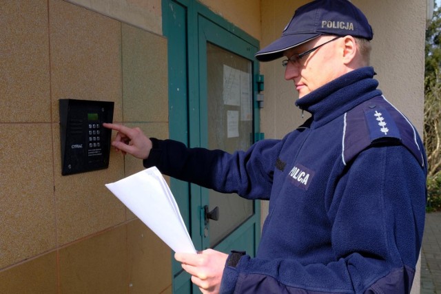 13 zasad, których powinny przestrzegać osoby poddane kwarantannie.

Zobacz kolejne plansze. Przesuwaj zdjęcia w prawo - naciśnij strzałkę lub przycisk NASTĘPNE