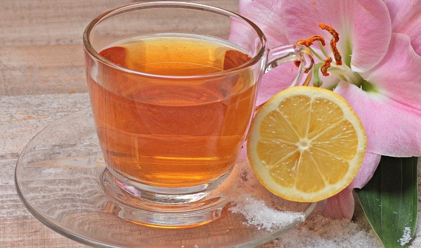 Herbata z cytryną i łyżeczką miodu, może okazać się bezcenna...