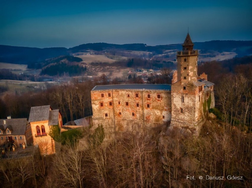 Zamek Grodno w Zagórzu Śląskim - malownicza, stara warownia, z którą związanych jest wiele legend i tajemnic