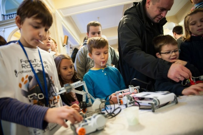 Festiwal Robotyki ROBOCOMP 2015. Starcie robotów na AGH [ZDJĘCIA, WIDEO]