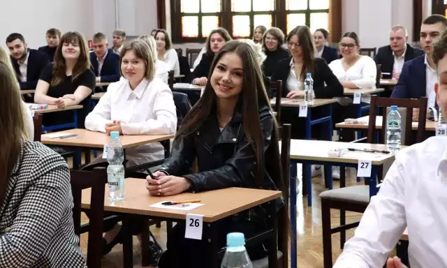 Matura 2023 w IV Liceum Ogólnokształcącym w Grudziądzu. Egzamin dojrzałości w tej szkole zdaje m.in. Kalina Kosikowska, Polska Miss Nastolatek. Zobaczcie zdjęcia>>>>