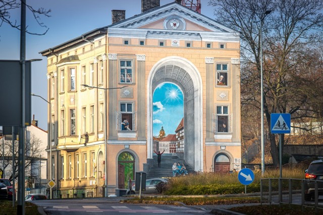 Mural na 70-lecie elektrociepłowni powstał w pobliżu ronda koło Białego Kościółka.