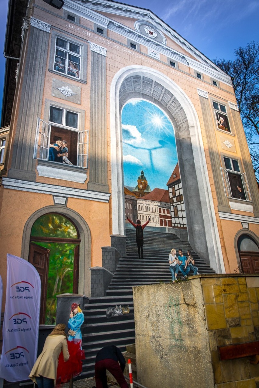 Mural na 70-lecie elektrociepłowni powstał w pobliżu ronda...