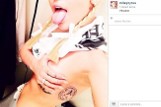 Miley Cyrus zrobiła sobie tatuaż ku pamięci psa, którego straciła [WIDEO+ZDJĘCIA]