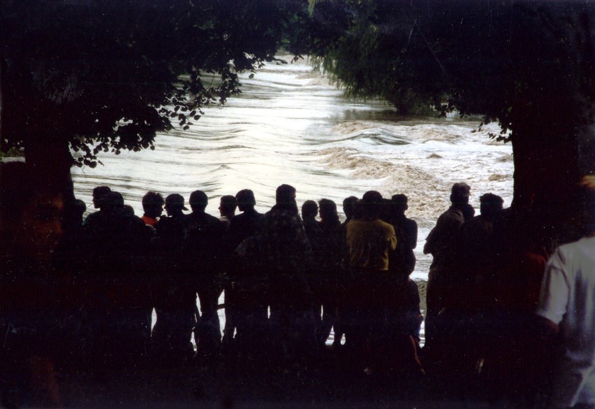 Tak było 24 lata temu! Zobacz fotografie z powodzi z lipca 1997 roku na Dolnym Śląsku (DUŻO ZDJĘĆ)