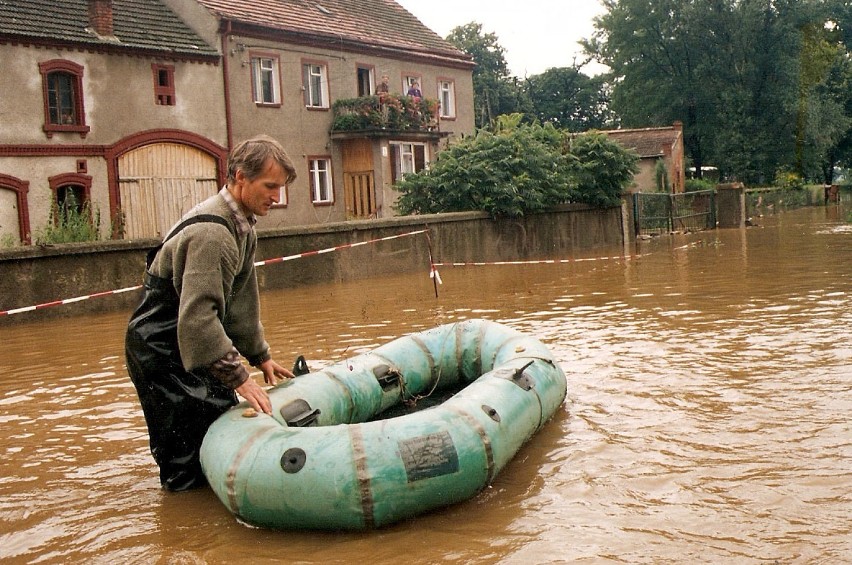 Tak było 24 lata temu! Zobacz fotografie z powodzi z lipca 1997 roku na Dolnym Śląsku (DUŻO ZDJĘĆ)
