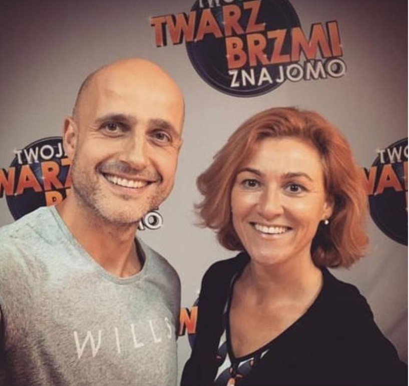 "Twoja twarz brzmi znajomo". Agnieszka Hekiert nagrała płytę! Jak śpiewa trenerka wokalna uczestników show Polsatu?