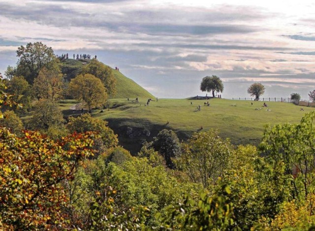 Idealne miejsce by podziwiać panoramę Krakowa. To dobre miejsce na piknik w wspaniałym otoczeniu.