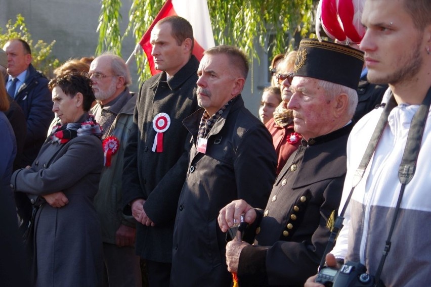 Święto Niepodległości w Tarnobrzegu. Odsłonięto pomnik Józefa Piłsudskiego [ZDJĘCIA]