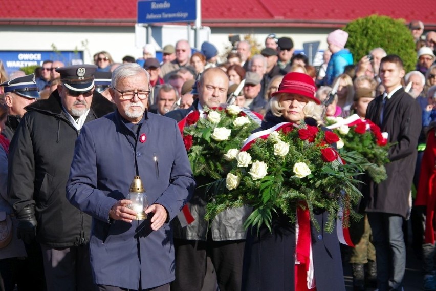 Święto Niepodległości w Tarnobrzegu. Odsłonięto pomnik Józefa Piłsudskiego [ZDJĘCIA]