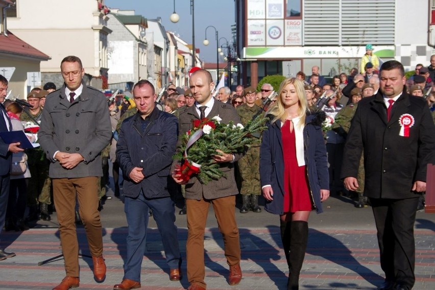 Święto Niepodległości w Tarnobrzegu. Odsłonięto pomnik Józefa Piłsudskiego [ZDJĘCIA]