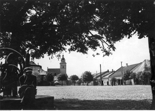 Stary Sącz. Rynek - widok ogólny. Widoczny kościół św. Elżbiety Węgierskiej, 1940