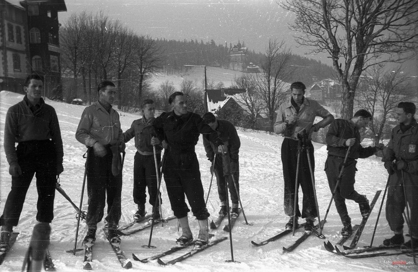 Tak świętowano w latach 40-tych w Karpaczu i pod Śnieżką. Dobrą zabawę widać na wszystkich zdjęciach