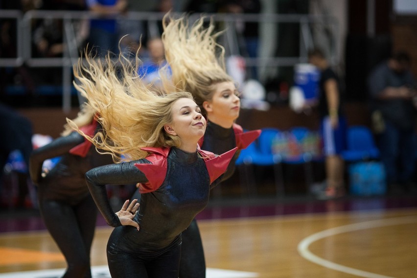 Cheerleaders Maxi podczas meczu Energa Czarni - Anwil (zdjęcia)