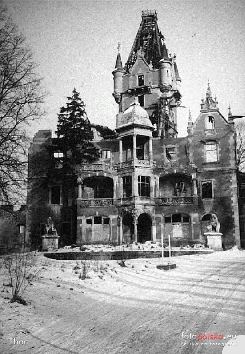Powolna agonia. Pałac w Bobrowie wyglądał kiedyś jak z bajki Disneya. Dziś jest tylko cieniem