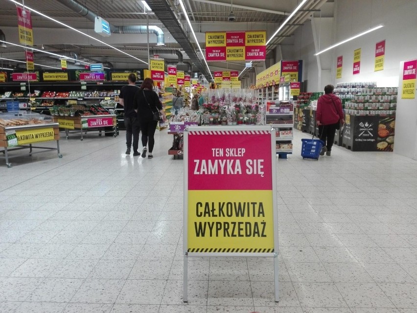 Ostatnie sklepy pod szyldem Tesco będą funkcjonować...