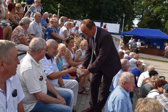 Dożynki Książ Wielkopolski 2019: obrzędy dożynkowe i dzielenie chleba