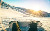 Zimowe szaleństwo na snowboardzie. Wybieramy deskę snowboardową