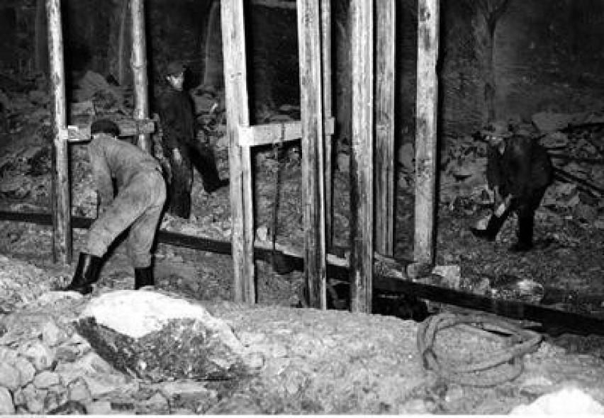 Kopalnie Brzeszcze i Janina w Libiążu. Przed laty praca górnika była bardzo ciężka i niebezpieczna. Zobaczcie na archiwalnych zdjęciach