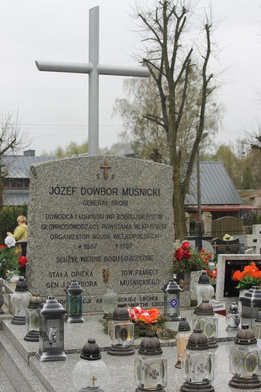 Grób gen. Józefa Dowbor-Muśnickiego w Lusowie
