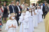 Prezent dla dziewczynki na komunię 2022 - jaki wybrać? Zobacz, co kupić dziecku z okazji przyjęcia sakramentu Eucharystii - LISTA PREZENTÓW