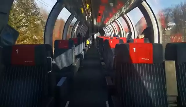 Wagony panoramiczne posiada między innymi pociąg, który kursuje na trasie Zurych-Graz. Podróż takim wagonem jest na pewno wyjątkowa