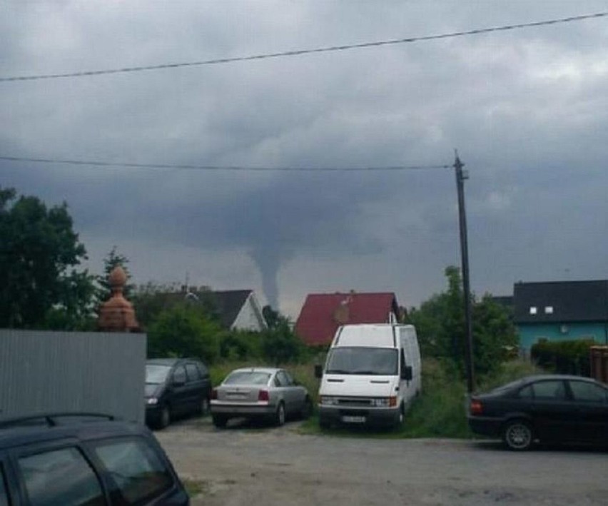 Uchwycona trąba powietrzna w okolicach Cybinki.