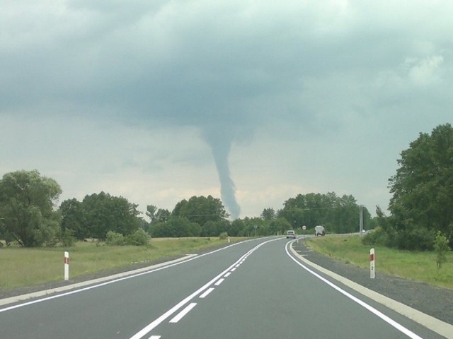 Zdjęcie trąby powietrznej zarejestrowanej w okolicach Sulechowa.