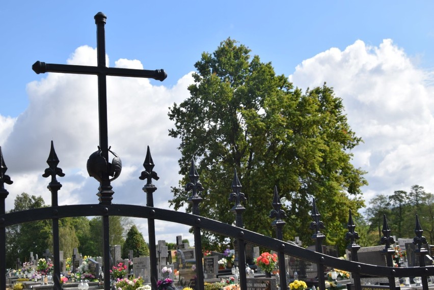 Z REGIONU. W Parzynowie odbył się pogrzeb dzieci, które zmarły po wypadku drogowym w Dziadkowie ZDJĘCIA