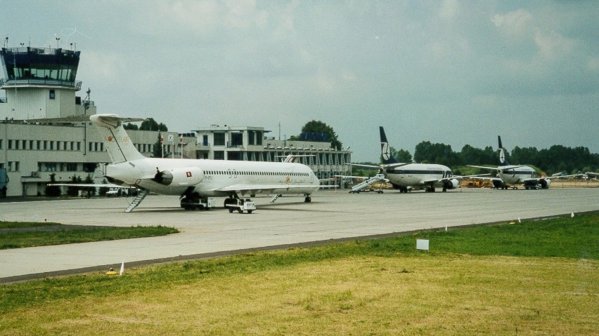 Koniec XX wieku, lotnisko w Pyrzowicach. Terminal A i koniec...