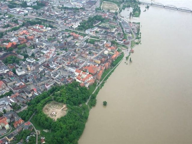 Największa w ostatnich latach powódź miała miejsce w 2010 roku. Tak wysokiego poziomu Wisły w Grudziądzu i regionie nie widziano dawno. Zobaczcie jak wyglądała powódź 2010 w Grudziądzu, oglądając nasze archiwalne zdjęcia