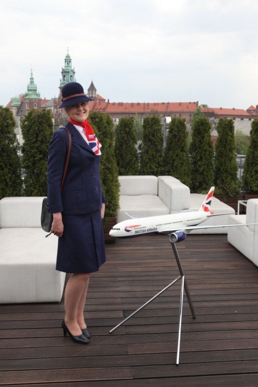 British Airways wraca do Krakowa! Pokaz strojów stewardess [ZDJĘCIA]