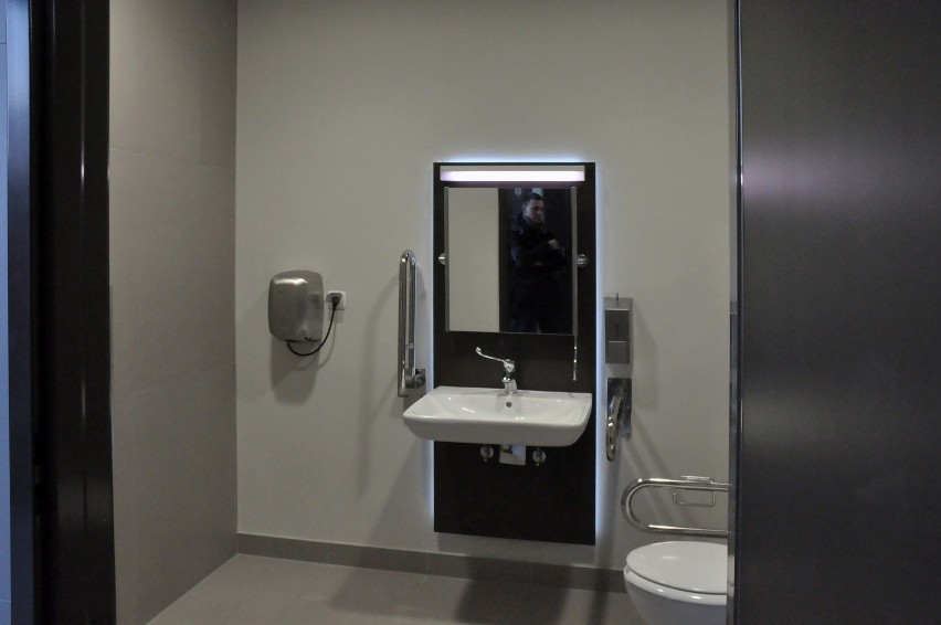 Kraków. Toaleta na Rondzie Mogilskim wkrótce zostanie otwarta [ZDJĘCIA, WIDEO]