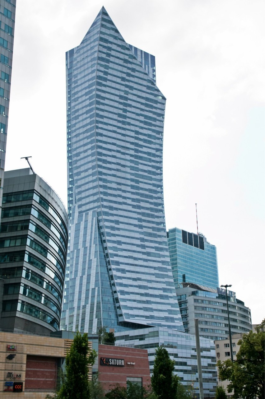 To Złota 44. Budynek ma wysokość 192 metry, 52 piętra nad...
