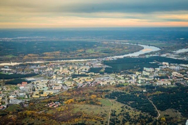 O tym, że Kujawsko-Pomorskie to przepiękne województwo, nie trzeba nikogo przekonywać. Nasz region prezentuje się wspaniale o każdej porze roku. Dowodzą tego znakomite zdjęcia z dronów robione przez fotografów z Kujawsko-Pomorskiego.

Na zdjęciu Bydgoszcz.

Zobaczcie wyjątkowe zdjęcia cudownych miejsc z Kujawsko-Pomorskiego. Rozpoznacie je po samej panoramie? Odpowiedzi pod każdym zdjęciem >>>>