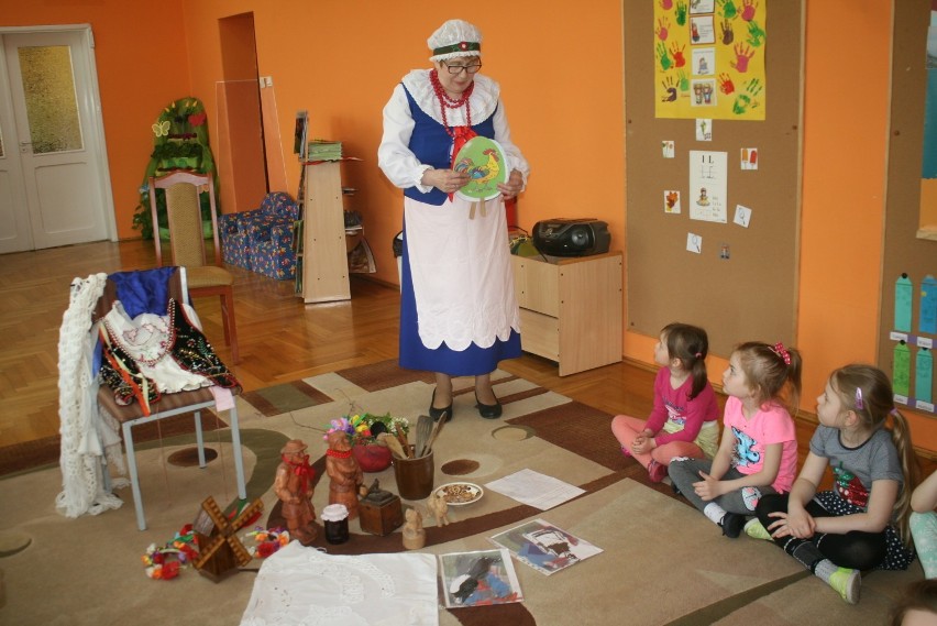 Lekcja tradycji w przedszkolu w Dobrem [zdjęcia]