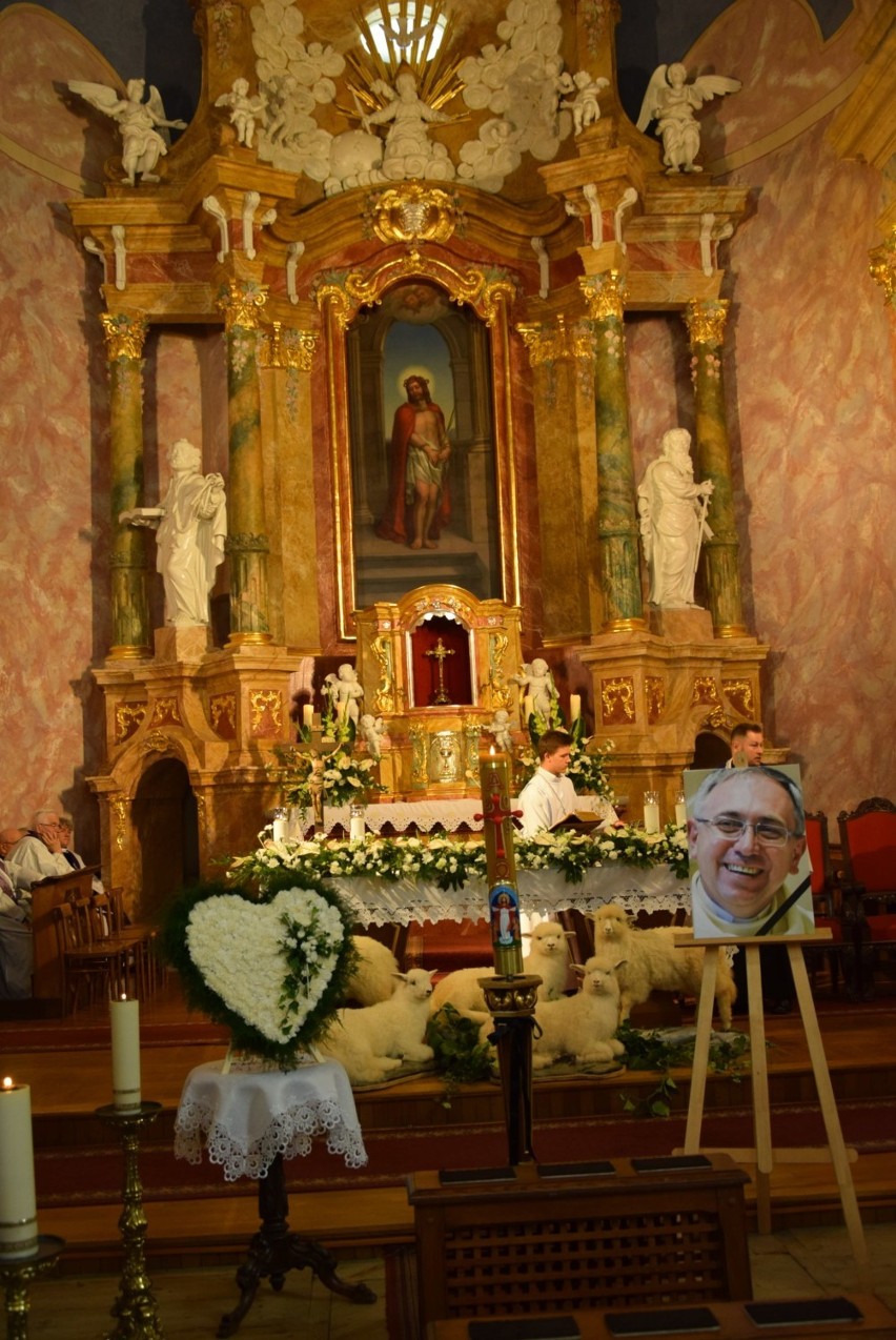 W Krotoszynie żegnają księdza Dariusza Kowalka. Jutro pogrzeb w Parzynowie GALERIA + FILM