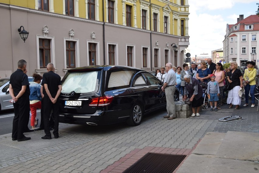 W Krotoszynie żegnają księdza Dariusza Kowalka. Jutro pogrzeb w Parzynowie GALERIA + FILM